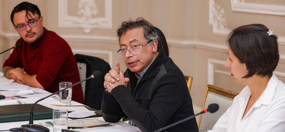 El presidente Gustavo Petro criticó al Congreso y a los jueces por frenar el avance de la Reforma Agraria y la restitución de tierras.