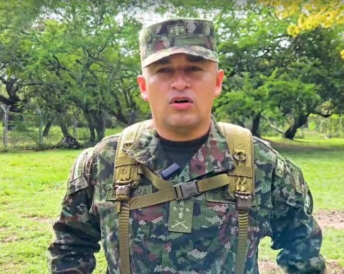 Disidencias obligan a civiles a enfrentar al Ejército. Novena Brigada denuncia coacción y reafirma compromiso con la población.