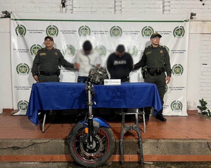Dos hombres fueron capturados en Neiva con autopartes de motocicleta robadas. Las autoridades los acusan de receptación.