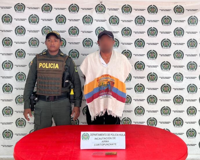 Fue detenido tras herir con arma blanca a otro hombre en vía pública. La víctima se recupera y el agresor fue judicializado.