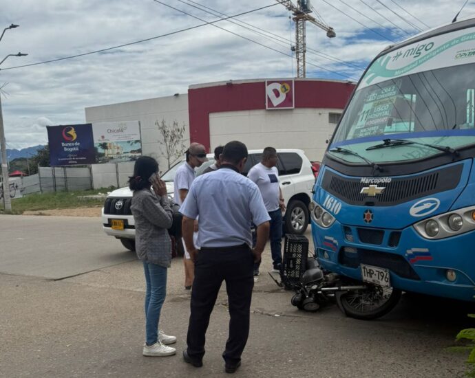 Dos personas resultaron heridas en accidente de tránsito ocurrido en la Carrera 1 con Calle 70, al norte de Neiva.