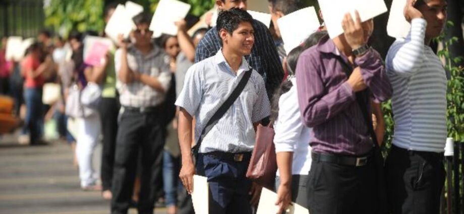 El desempleo en Colombia regresó a un dígito en abril de 2025, cerrando en 8,8 %, lo que representa una reducción de 1,9 puntos