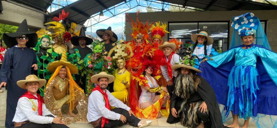 Estudiantes de Educación Artística de la Surcolombiana, presentaron un vibrante espectáculo de mitos, música y danzas tradicionales en Neiva.