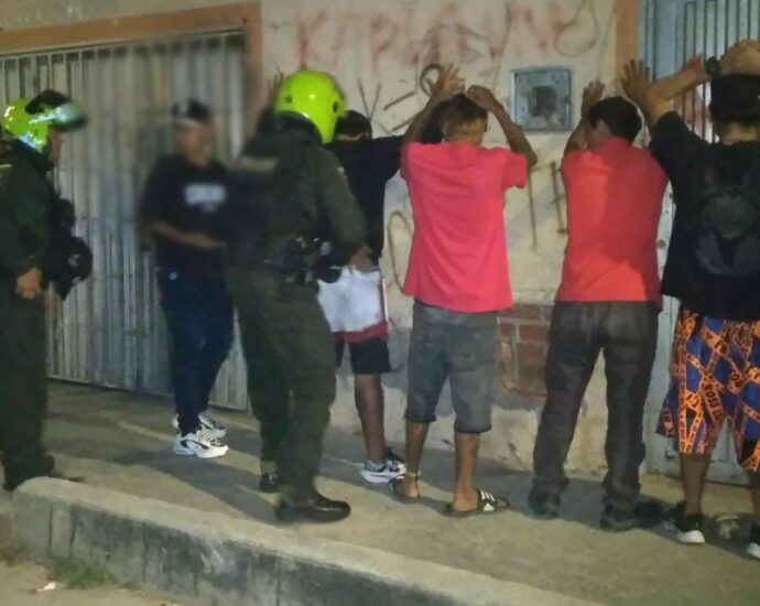 Durante el puente festivo, operativos de la Policía Metropolitana de Neiva dejaron 10 capturas, decomisos y 146 medidas correctivas.