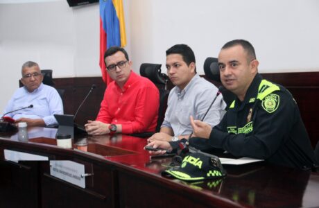 La Policía Metropolitana de Neiva presenta el plan estratégico para reforzar la seguridad de San Pedro, con controles estrictos.
