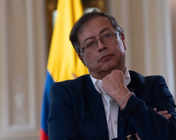 campaña contra presidente Petro