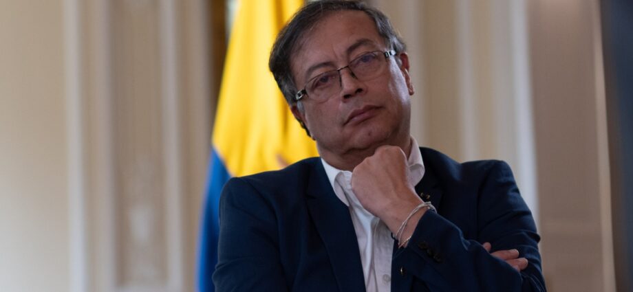 campaña contra presidente Petro