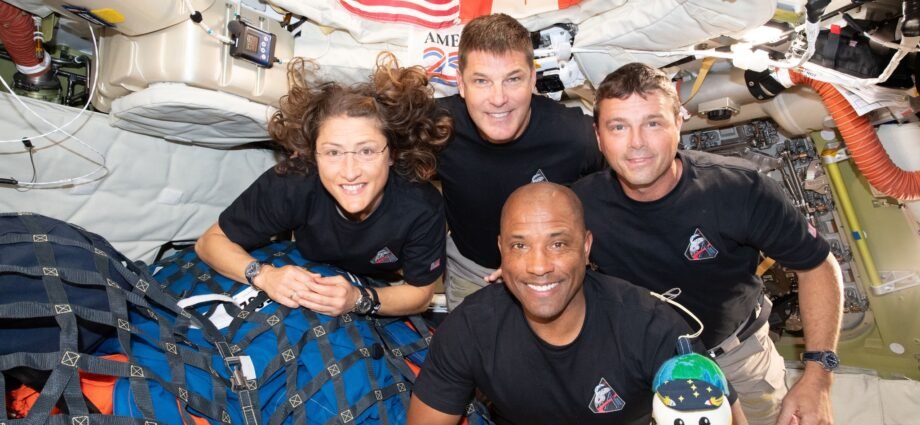 Artemis II regresa a la Tierra tras 10 días alrededor de la Luna, con amerizaje exitoso en el Océano Pacífico.