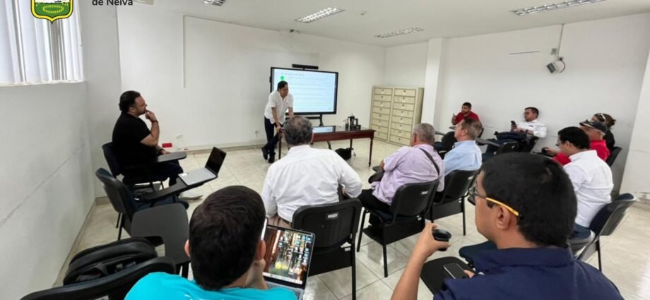 El Premio Reynaldo Matiz Trujillo en Neiva avanza en su actualización con participación de concejales y periodistas.