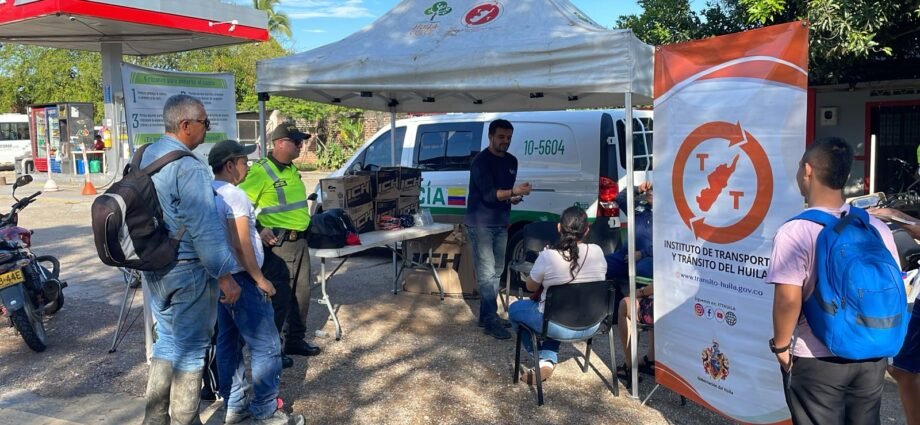 La señalización vial en Huila avanza con millonaria inversión en municipios para mejorar la seguridad y reducir accidentes.