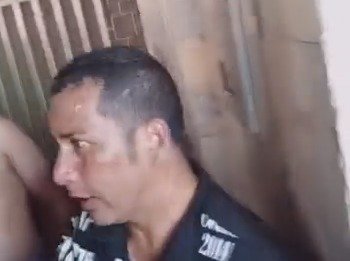 Ladrón capturado en Neiva: comunidad lo detuvo tras intento de hurto y terminó incinerando su motocicleta.