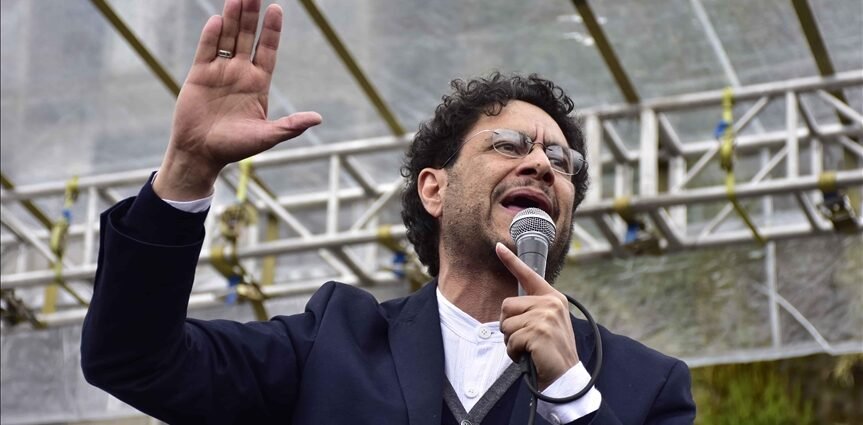 Encuesta de Atlas Intel muestra a Iván Cepeda liderando con 37,8 % intención de voto presidencial., seguido por De La Espriella y Valencia