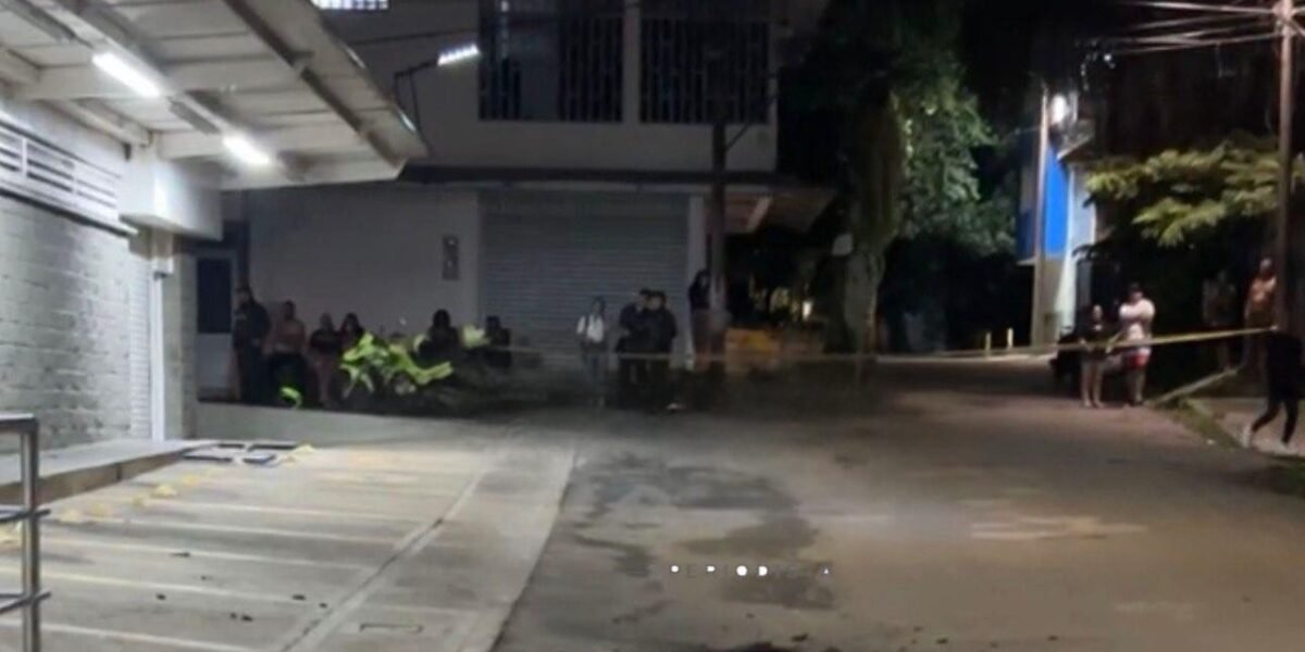 Lanzan explosivo contra supermercado en Florencia