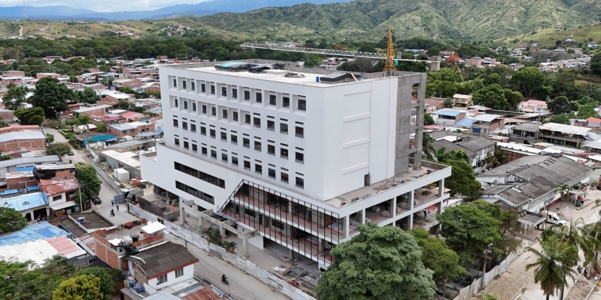 Avanza construcción del nuevo hospital de Garzón