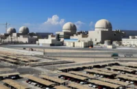 Ataque con dron provoca incendio cerca de planta nuclear en Emiratos Árabes