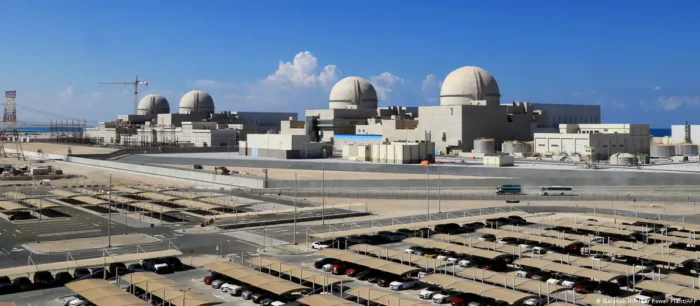 Ataque con dron provoca incendio cerca de planta nuclear en Emiratos Árabes