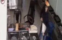 Robo en Neiva: buscan a ladrón tras hurto en local comercial