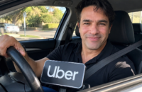 Pedro Rendón maneja Uber tras dejar la TV