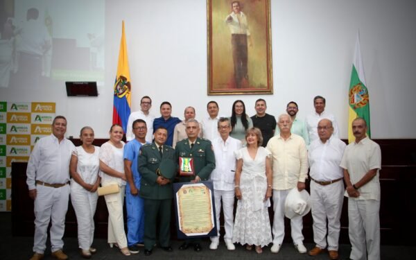 Asamblea del Huila exaltó a empresarios, cafeteros y veteranos de la fuerza pública