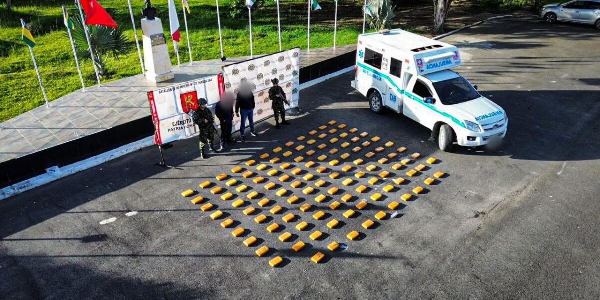Hallan cocaína en ambulancia en Huila