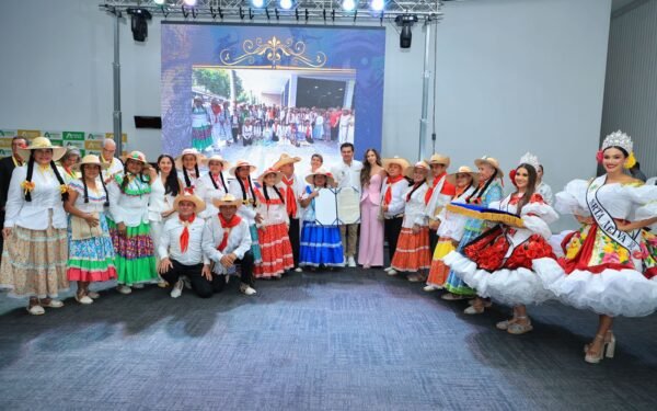 Neiva exaltó a ciudadanos destacados en sus 414 años