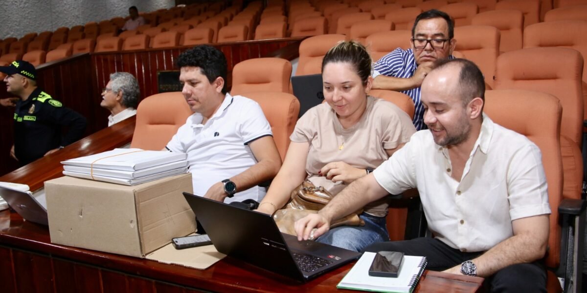 Inderhuila responde por obras deportivas en Isnos y Suaza