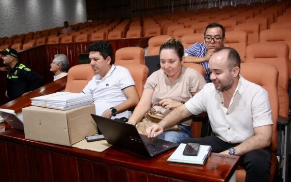 Inderhuila responde por obras deportivas en Isnos y Suaza