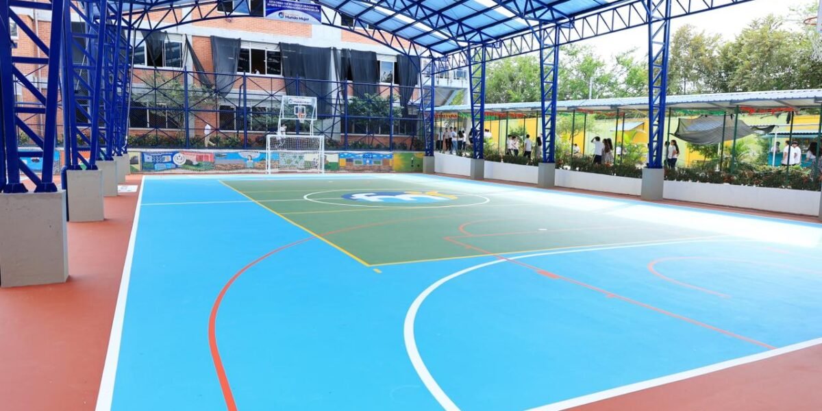 Claretiano estrena cubierta para polideportivo