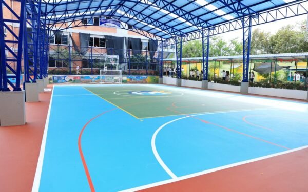 Claretiano estrena cubierta para polideportivo