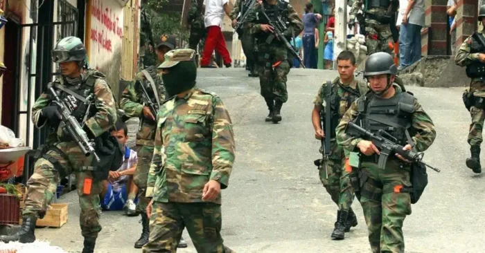 Foto en la JEP revive sombra paramilitar en Operación Orión