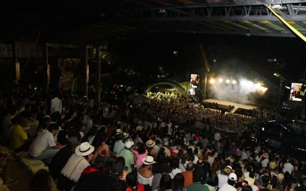 Más de 250 artistas abren hoy las fiesta de San Pedro