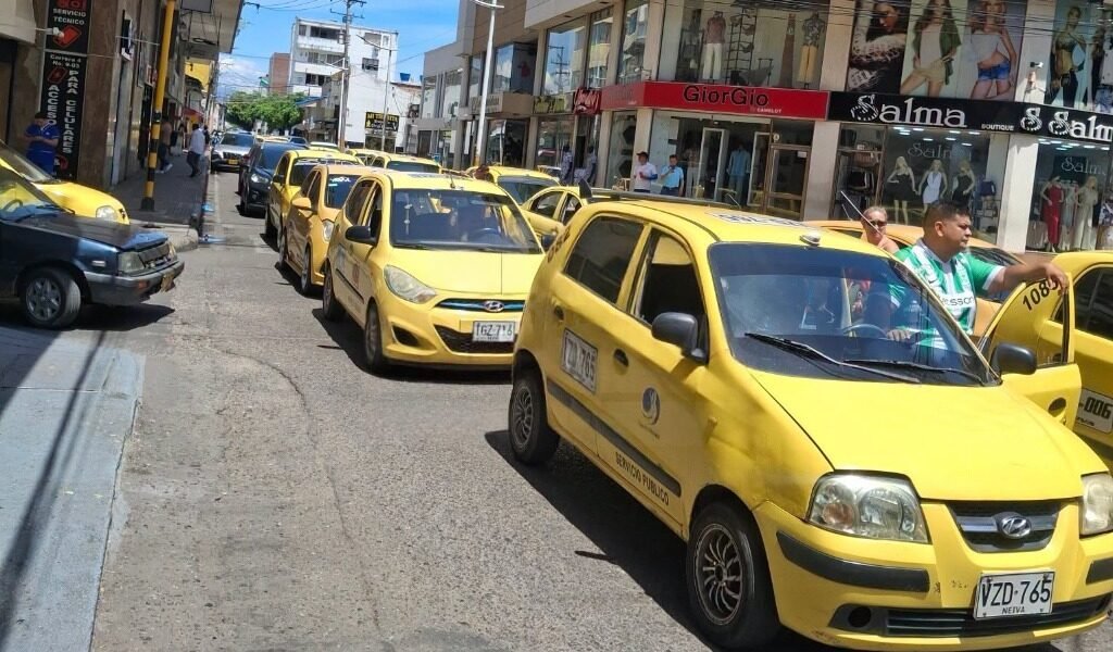 Taxistas protestan en Neiva contra proyecto que regula Uber y DiDi