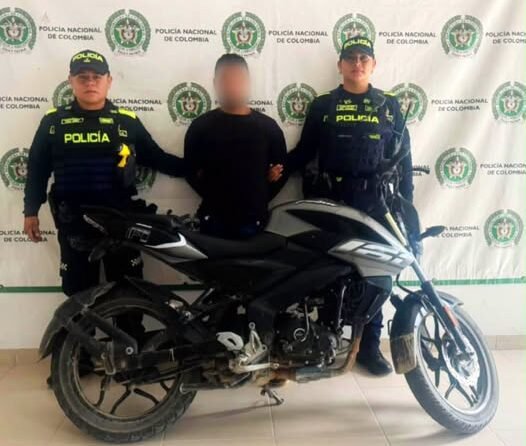 Capturan a hombre con moto sin placa en Guadalupe