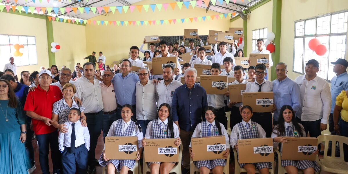 Gigante recibió computadores y obras viales para el campo