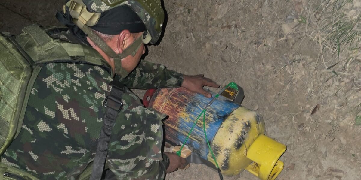 Ejército destruye cilindro bomba de 50 kilos en Íquira, Huila