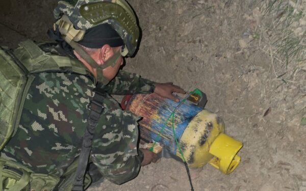 Ejército destruye cilindro bomba de 50 kilos en Íquira, Huila