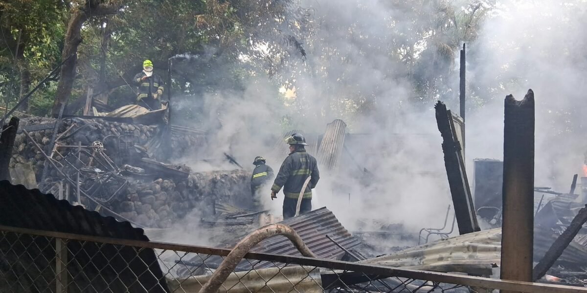 Tres viviendas afectadas en incendio en Bajo Tenerife de Neiva