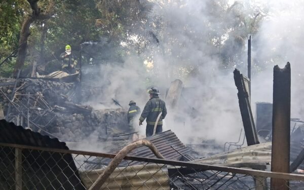 Tres viviendas afectadas en incendio en Bajo Tenerife de Neiva